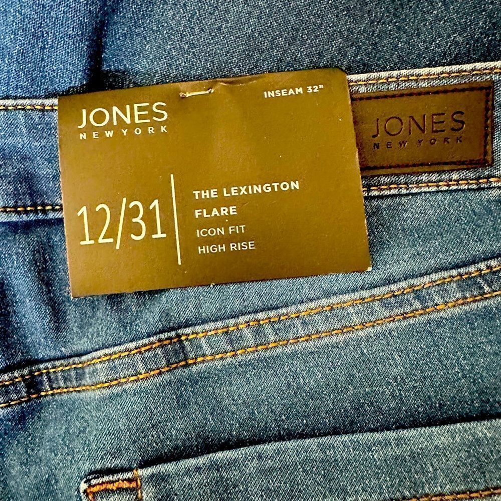 Jones New York Women’s Lexington High Rise Flare Leg Jeans in the Size 12/31 - Picture 10 of 10
